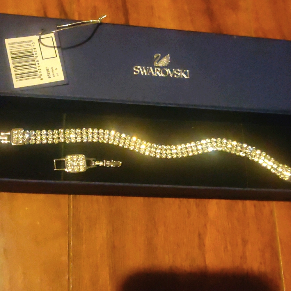 Swarovski Tennis Bracelet & Extender BNIB